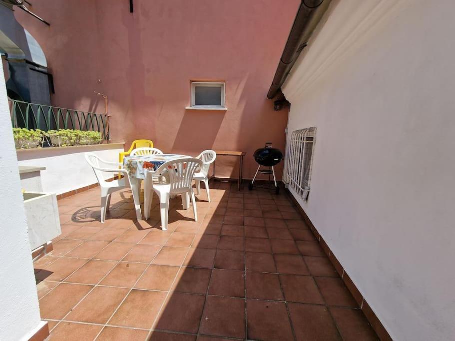 Silver Sands Finale Ligure - Traditional Apartment - 4 Beds & Terrace By The Beach Екстериор снимка