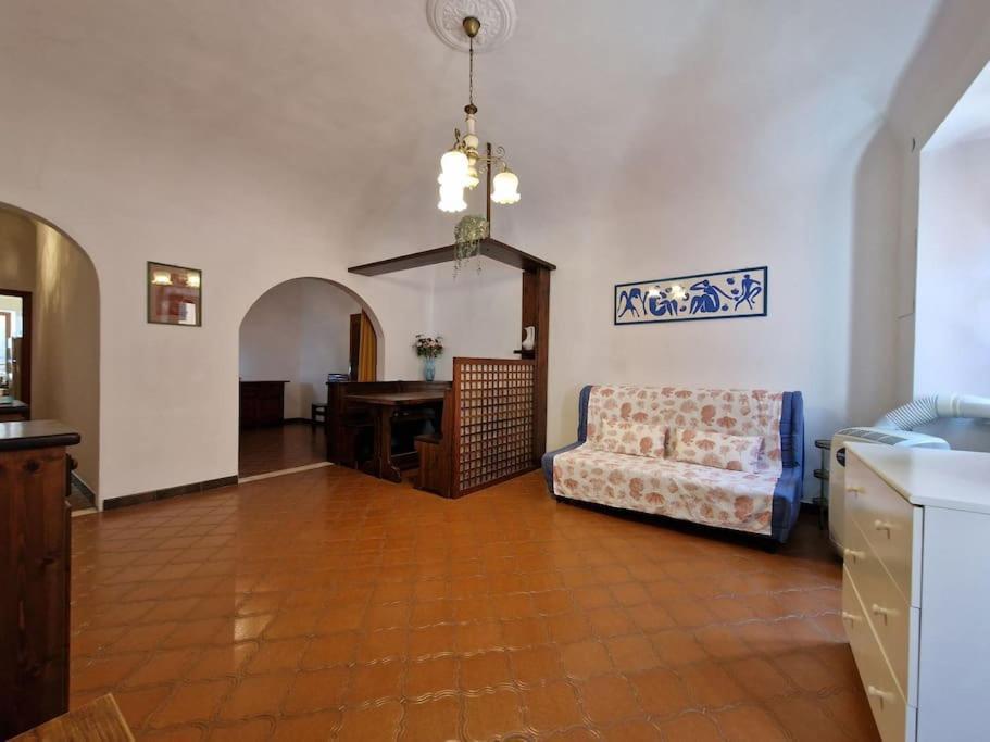 Silver Sands Finale Ligure - Traditional Apartment - 4 Beds & Terrace By The Beach Екстериор снимка