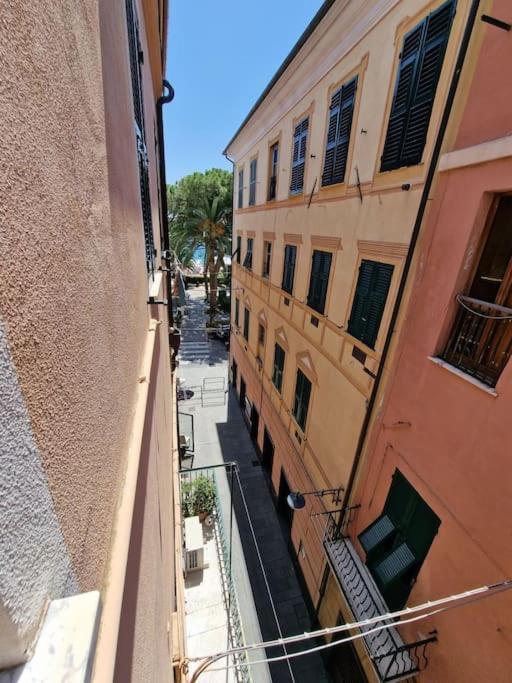 Silver Sands Finale Ligure - Traditional Apartment - 4 Beds & Terrace By The Beach Екстериор снимка